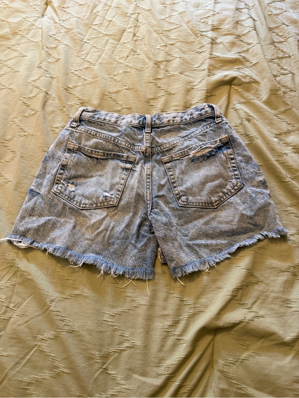 we the free blue distressed denim shorts, Size 25 - Picture 2 of 3